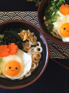 子供が喜ぶ*たまご乗せデコうどん-レシピのメイン写真