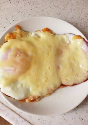 チーズinハムエッグ-レシピのメイン写真