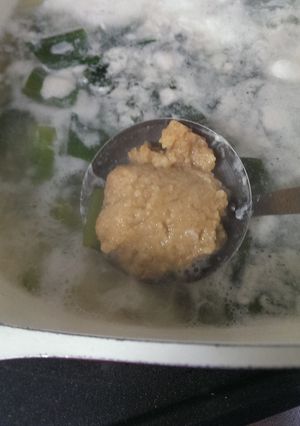 葉玉ねぎの葉っぱと卵まるごと味噌汁♪-レシピのメイン写真
