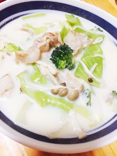豚肉とキャベツとキノコのみそミルクスープ-レシピのメイン写真