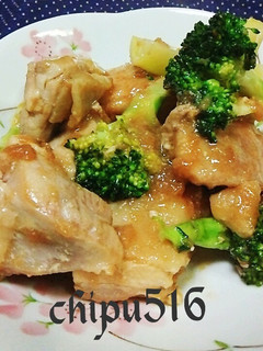 子供が喜ぶ鳥モモ肉とブロッコリー梅干炒め-レシピのメイン写真