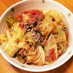 รูปของ 【切って入れる】キャベツと挽肉のトマト煮