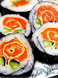 雛祭母の日に❀薔薇ロール寿司(細工寿司)-レシピのメイン写真