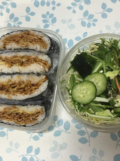 レンジやきそばおにぎらず-レシピのメイン写真