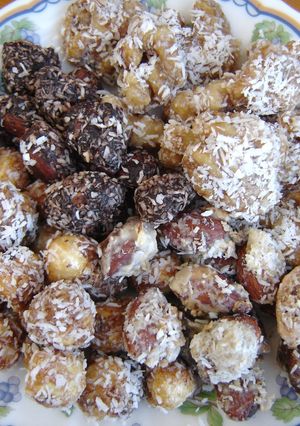 ココナッツ風味♪クリスマスのナッツ菓子-レシピのメイン写真