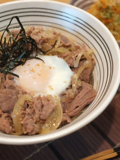 めんつゆで作るつゆだく牛丼!温玉のっけ♪-レシピのメイン写真