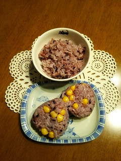 炊飯器!紫米ご飯☆ひよこ豆のおにぎり♪-レシピのメイン写真