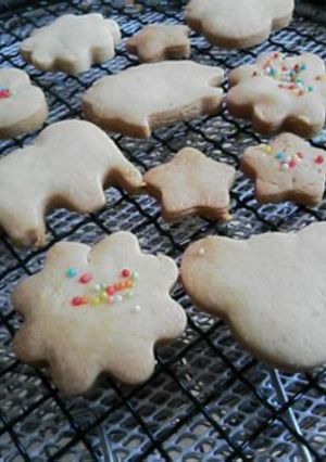 私のお菓子作りの原点★型抜きクッキー-レシピのメイン写真