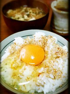 美味しいヘルシー♪塩ゴマ卵かけご飯!-レシピのメイン写真