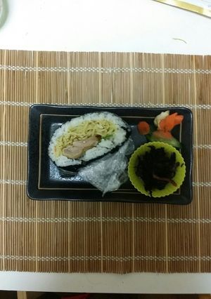 まるちゃん焼きそばで爆弾おにぎらず-レシピのメイン写真