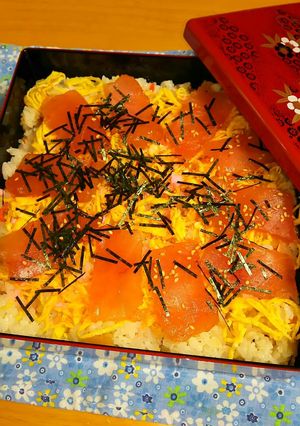簡単！雛祭り♪マグロ乗っけちらし寿司♪-レシピのメイン写真