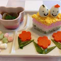 รูปของ 離乳食後期ひな祭り*菱餅型のちらし寿司風