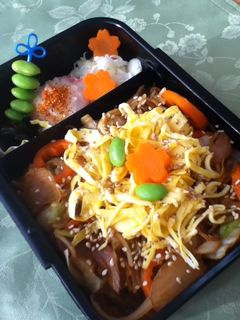 仕上げ楽しみ☆薬味たっぷり瓦焼きそば弁当-レシピのメイン写真