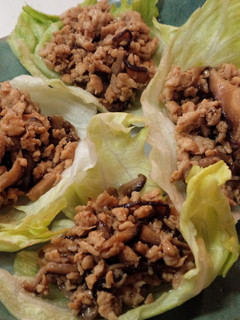 鶏ミンチと椎茸の中華そぼろ♪レタス包み-レシピのメイン写真