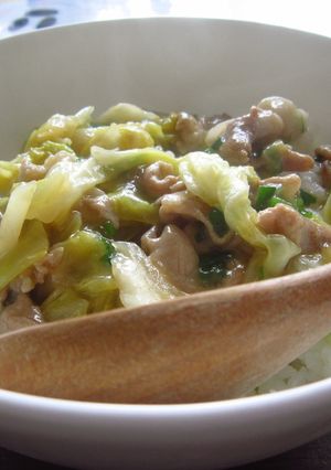 春キャベツと豚小間肉の簡単中華丼♪-レシピのメイン写真