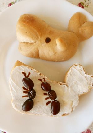 クリチと黒豆で♪アリさんトースト-レシピのメイン写真