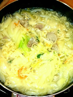 袋ラーメンで簡単❗野菜たっぷりラーメン鍋-レシピのメイン写真