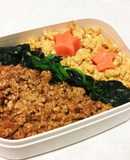 豆腐そぼろで三色丼風☆焼きそば弁当