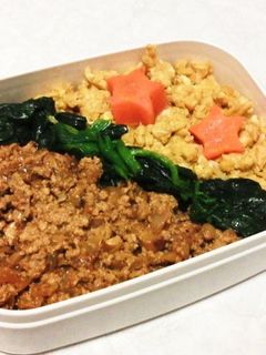 豆腐そぼろで三色丼風☆焼きそば弁当-レシピのメイン写真