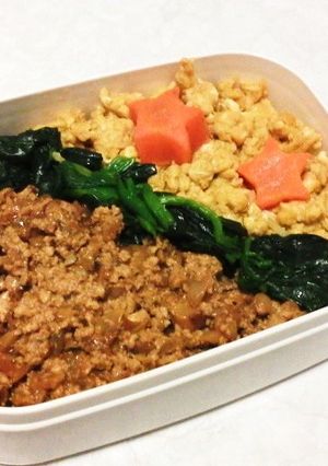 豆腐そぼろで三色丼風☆焼きそば弁当-レシピのメイン写真