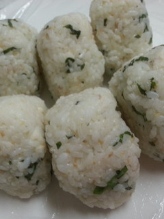 余った塩焼の鯛でおにぎり-レシピのメイン写真