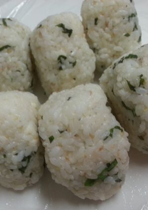 余った塩焼の鯛でおにぎり-レシピのメイン写真