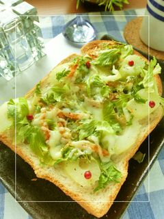 桜えび×セロリのレモン*ハーブ塩トースト-レシピのメイン写真