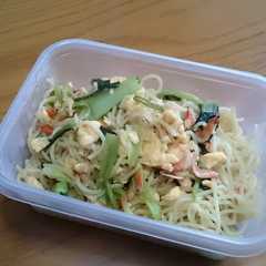 รูปของ お弁当に☆彩り塩焼きそば☆