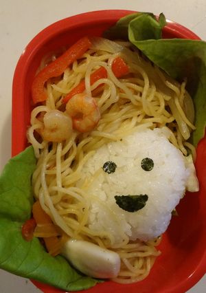 焼きそばで簡単デコ弁（上げ盛り女の子）-レシピのメイン写真
