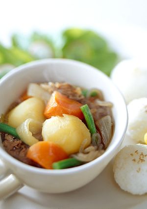 彩りきれい♪ほめられ肉じゃが-レシピのメイン写真