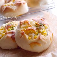 基本からアレンジまで！思わずつくりたくなる「とうもろこし 惣菜パン