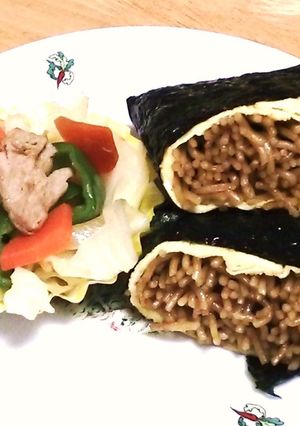 マルちゃん焼きそばdeオムそばおにぎらず-レシピのメイン写真