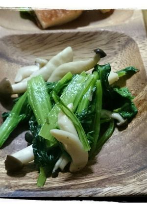 メインのお隣に♪小松菜としめじの炒め物-レシピのメイン写真