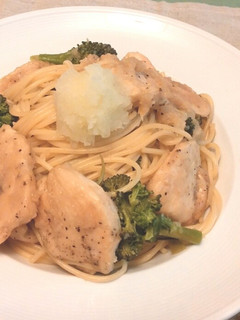 鶏むね肉とブロッコリーのおろしぽんパスタ-レシピのメイン写真