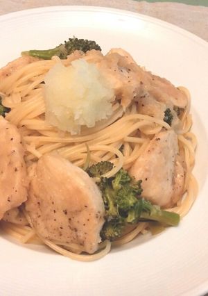 鶏むね肉とブロッコリーのおろしぽんパスタ-レシピのメイン写真