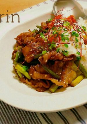 豚ばらとニンニクの芽のスタミナ丼。-レシピのメイン写真