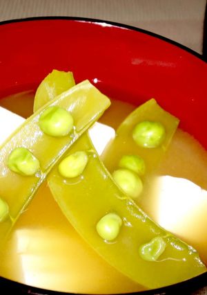 旬★【スナップえんどうと豆腐の味噌汁】-レシピのメイン写真