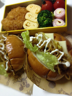 簡単チーズ焼きそばパン弁当-レシピのメイン写真