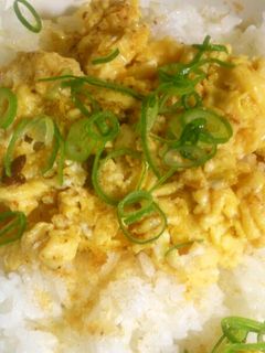 冷蔵庫にあるもので♡ねぎ味噌炒り卵丼-レシピのメイン写真