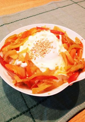 ランチに「きんぴらの半熟目玉焼き丼*」-レシピのメイン写真