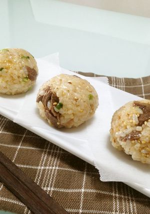 カルビ肉のプチおにぎり♪-レシピのメイン写真