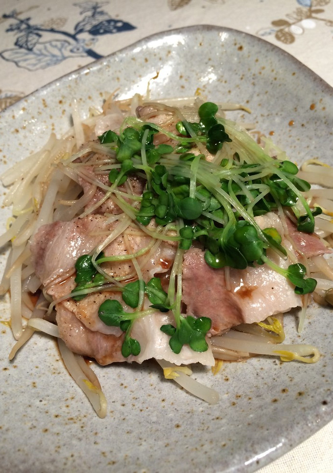 タジン鍋が無くても！豚肉もやし蒸し-レシピのメイン写真