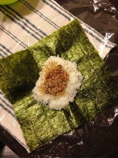 梅アンチョビのおにぎらず-レシピのメイン写真