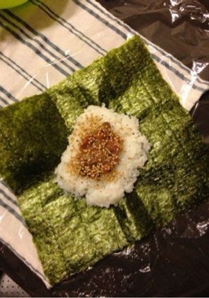 梅アンチョビのおにぎらず-レシピのメイン写真