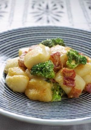 お餅とブロッコリーのベーコンマヨ炒め-レシピのメイン写真