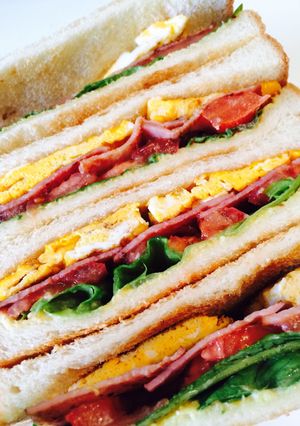 ブランチに！簡単BLT+Eサンドイッチ-レシピのメイン写真