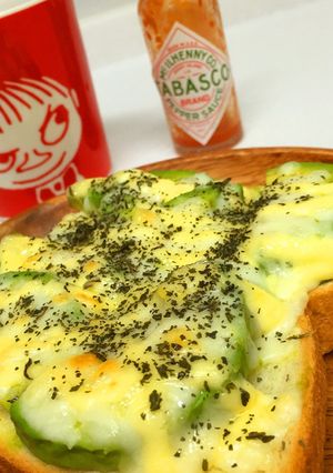とろ〜りアボカドチーズマヨトースト♪-レシピのメイン写真