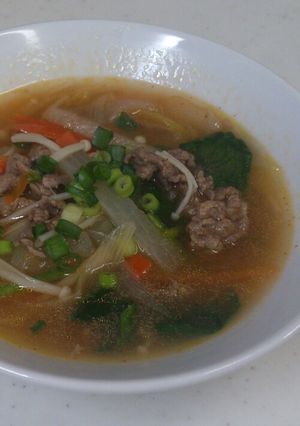 牛薄切り肉と野菜のチョイ辛スープ-レシピのメイン写真