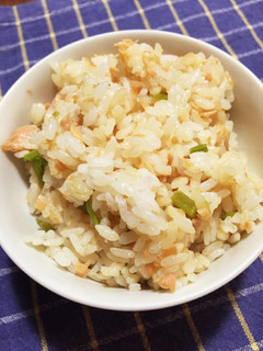 シリコンで簡単!鮭とかぶの葉混ぜご飯-レシピのメイン写真