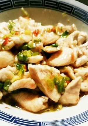 好評！簡単おつまみ♪鳥むね肉の梅肉和え-レシピのメイン写真